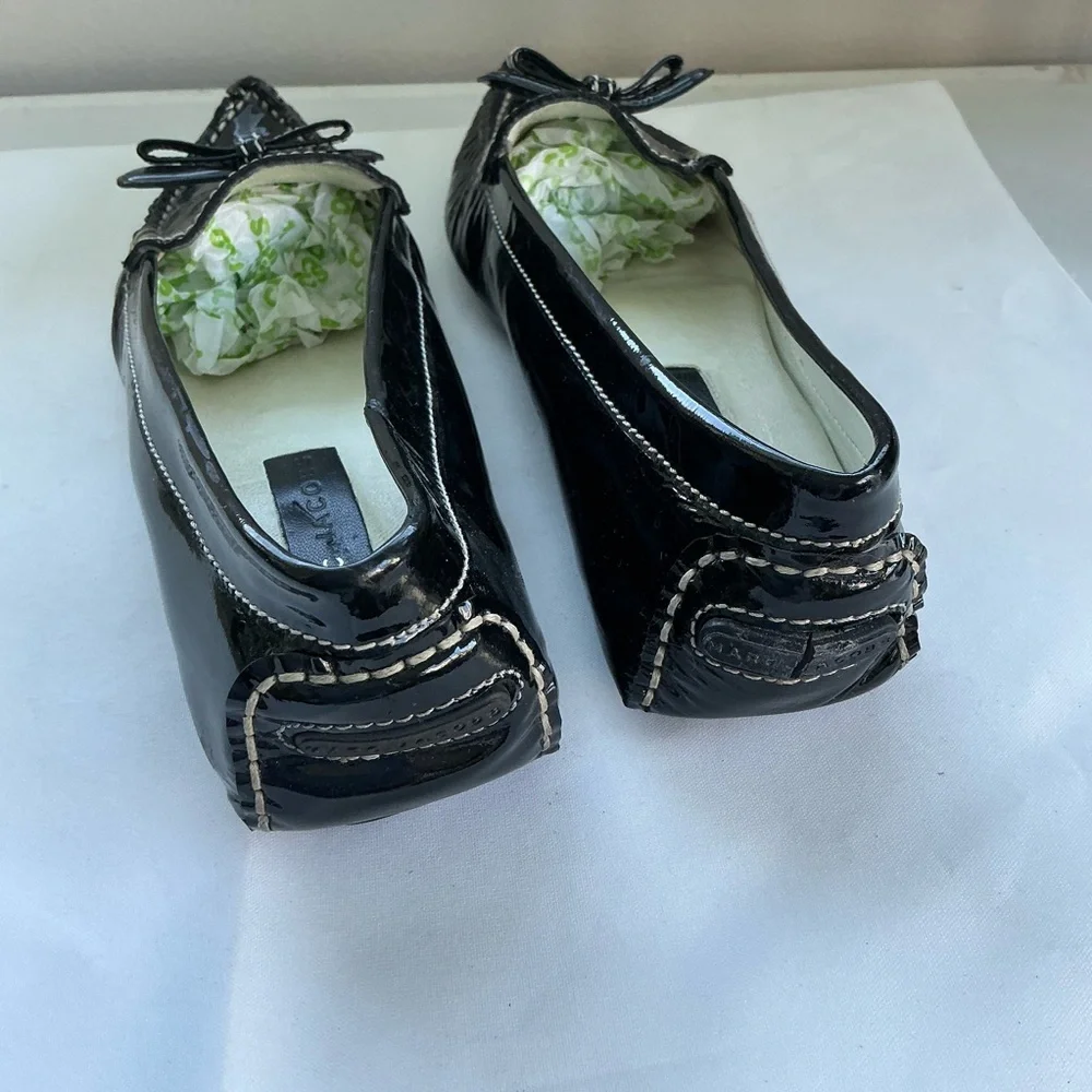 Marc Jacobs Shiny Black Loafers with Bow Detail